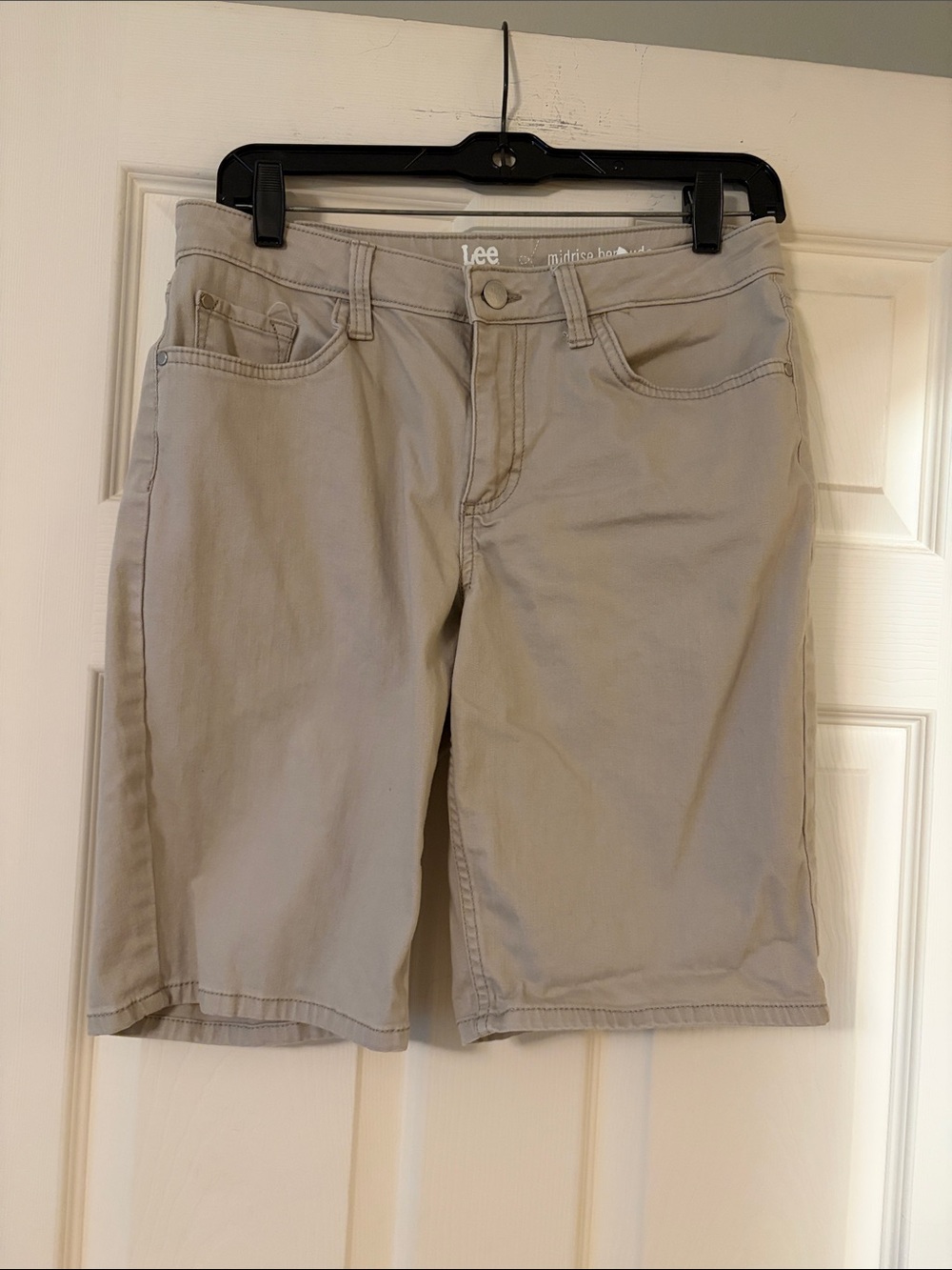 Lee Woman’s Beige Bermuda Shorts